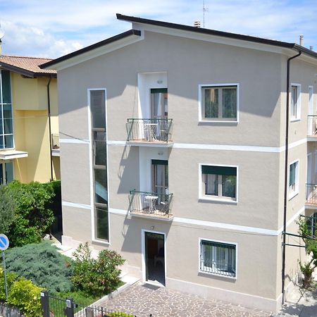 Le Bouganville Apartment Ντεζεντσάνο ντελ Γκάρντα Εξωτερικό φωτογραφία