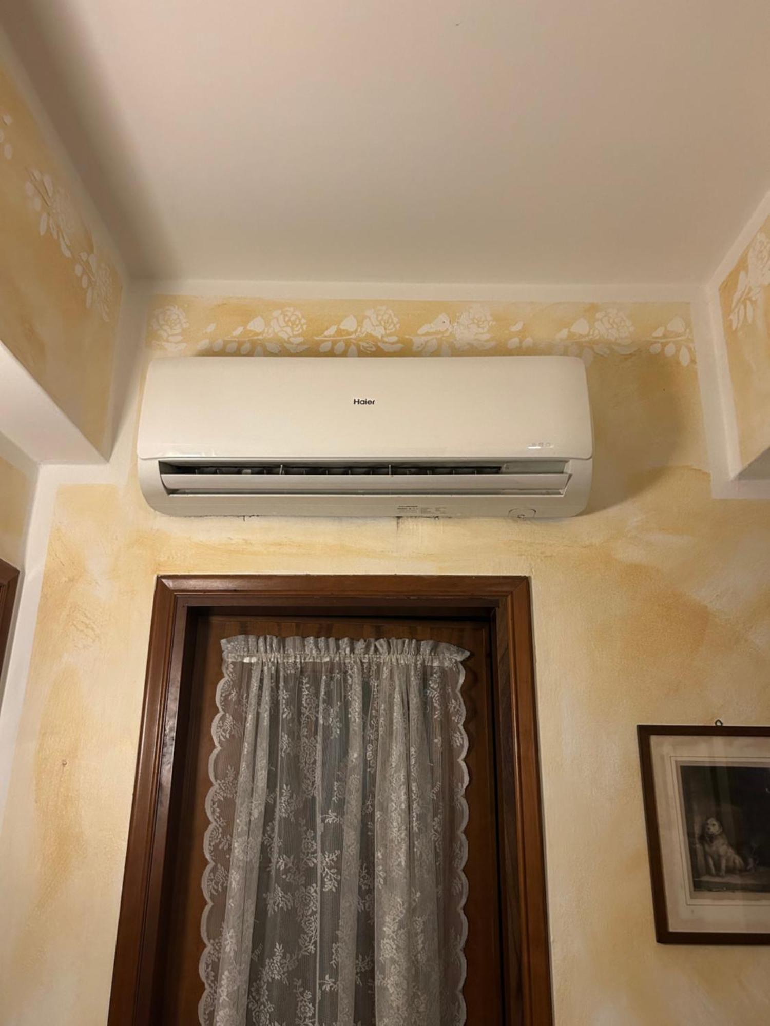 Le Bouganville Apartment Ντεζεντσάνο ντελ Γκάρντα Εξωτερικό φωτογραφία