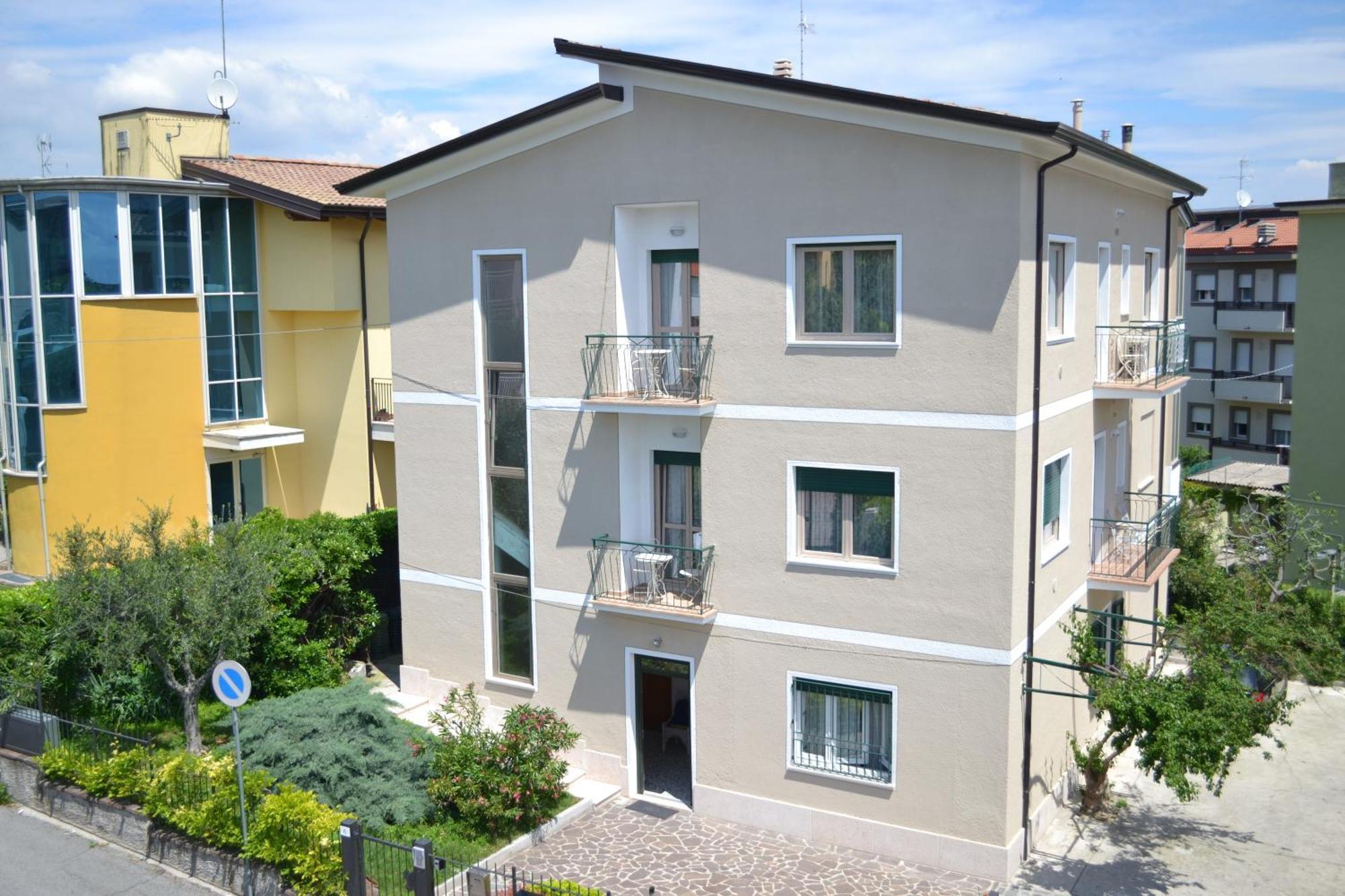 Le Bouganville Apartment Ντεζεντσάνο ντελ Γκάρντα Εξωτερικό φωτογραφία