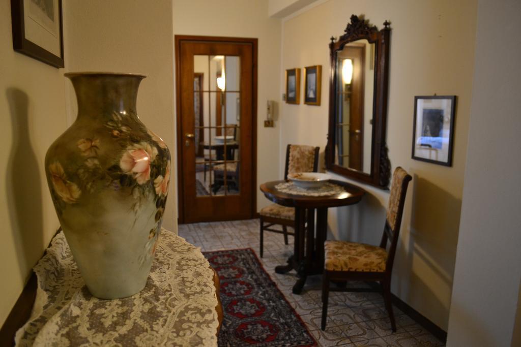 Le Bouganville Apartment Ντεζεντσάνο ντελ Γκάρντα Δωμάτιο φωτογραφία