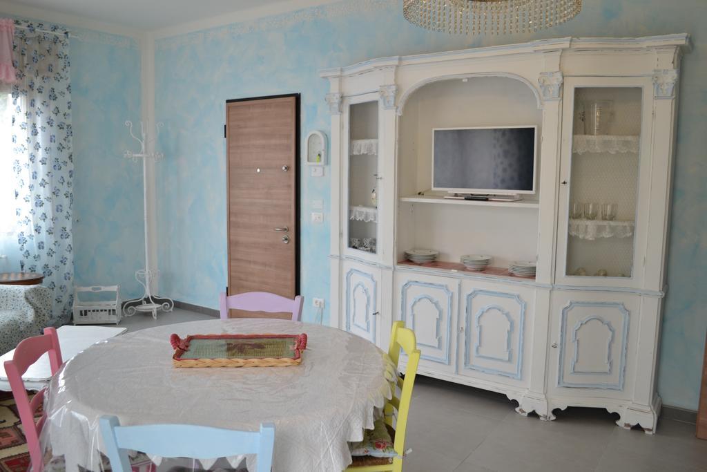 Le Bouganville Apartment Ντεζεντσάνο ντελ Γκάρντα Εξωτερικό φωτογραφία