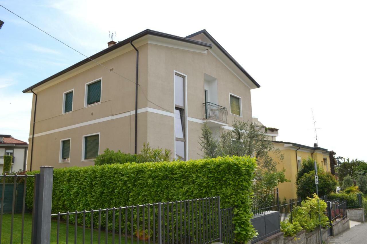 Le Bouganville Apartment Ντεζεντσάνο ντελ Γκάρντα Εξωτερικό φωτογραφία