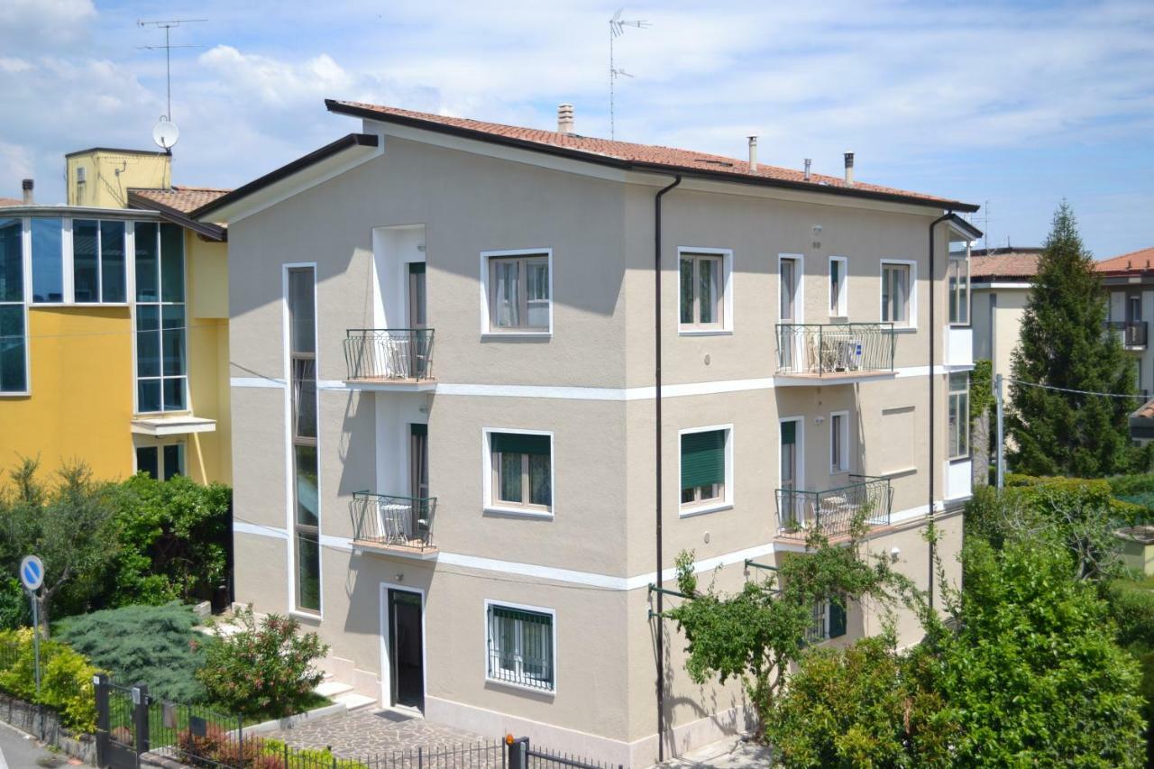 Le Bouganville Apartment Ντεζεντσάνο ντελ Γκάρντα Εξωτερικό φωτογραφία