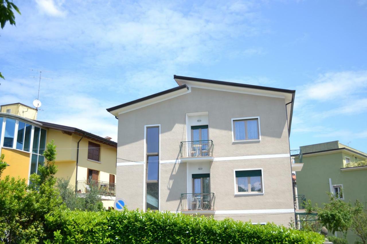 Le Bouganville Apartment Ντεζεντσάνο ντελ Γκάρντα Εξωτερικό φωτογραφία