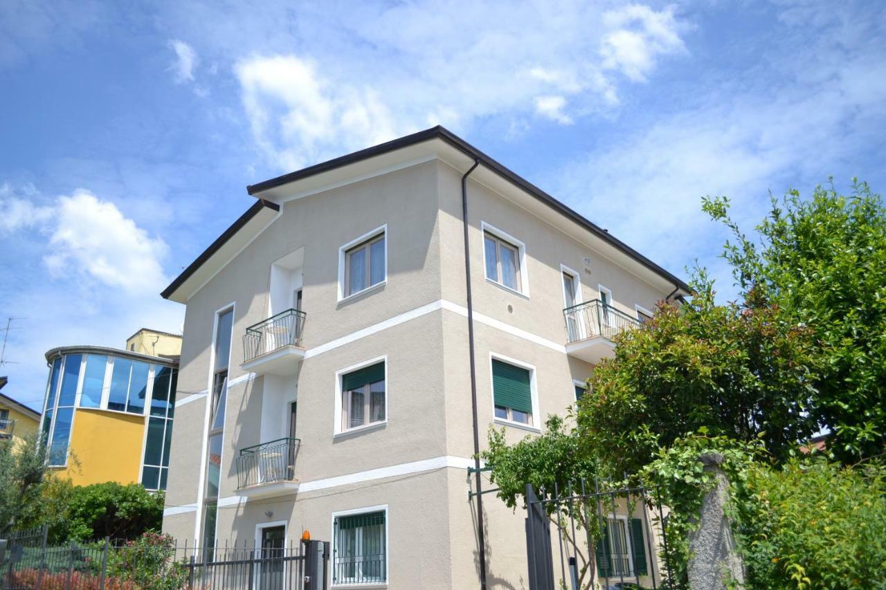 Le Bouganville Apartment Ντεζεντσάνο ντελ Γκάρντα Εξωτερικό φωτογραφία