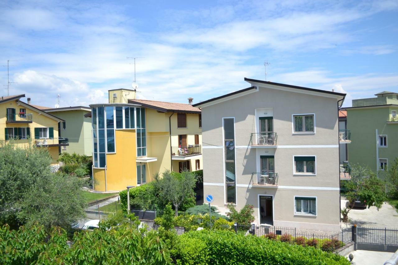 Le Bouganville Apartment Ντεζεντσάνο ντελ Γκάρντα Εξωτερικό φωτογραφία