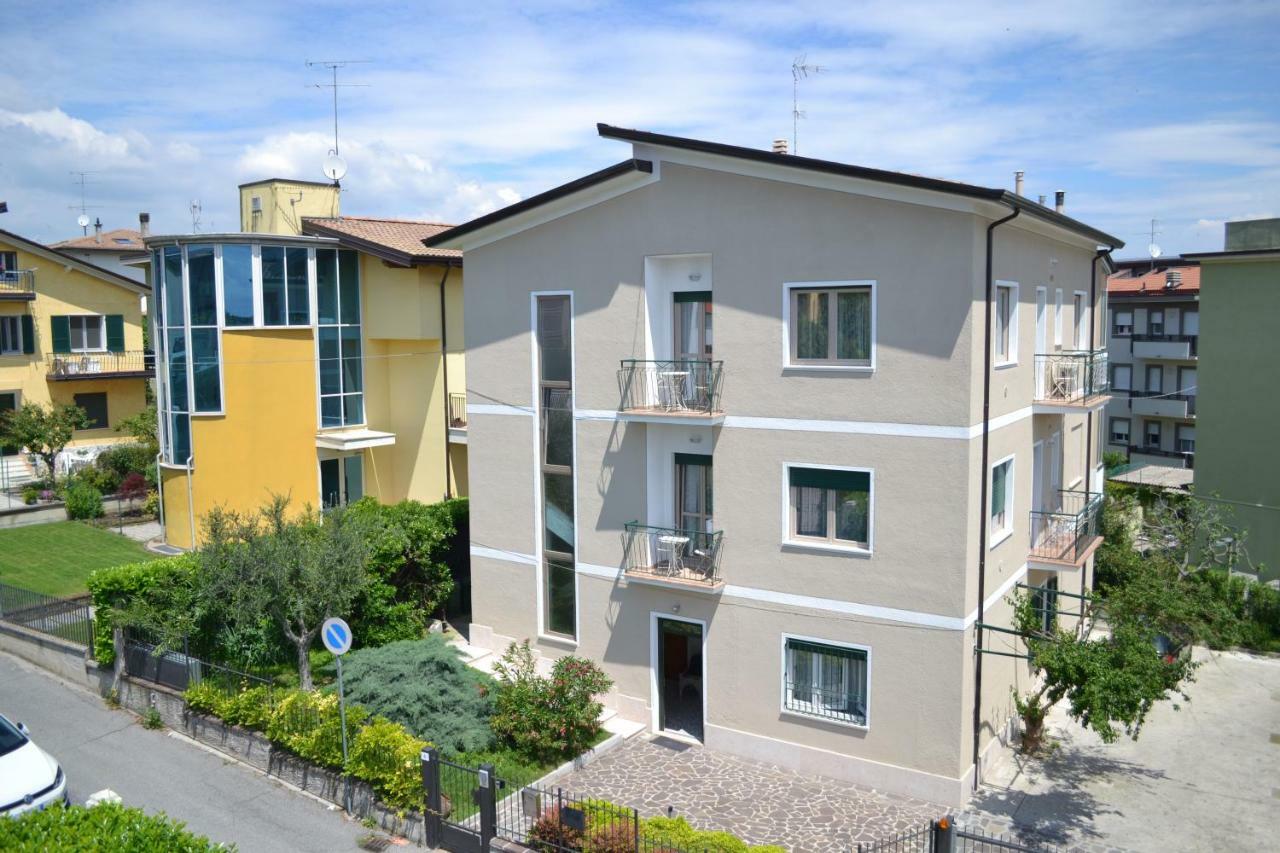 Le Bouganville Apartment Ντεζεντσάνο ντελ Γκάρντα Εξωτερικό φωτογραφία